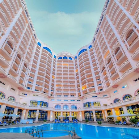 Tolip Hotel Alexandria Exterior foto The hotel in 2015