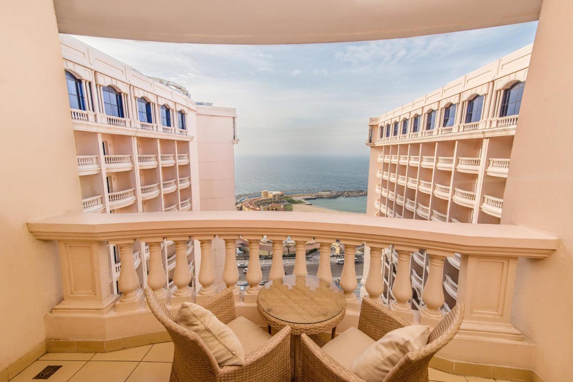 Tolip Hotel Alexandria Exterior foto Balcony view of the hotel