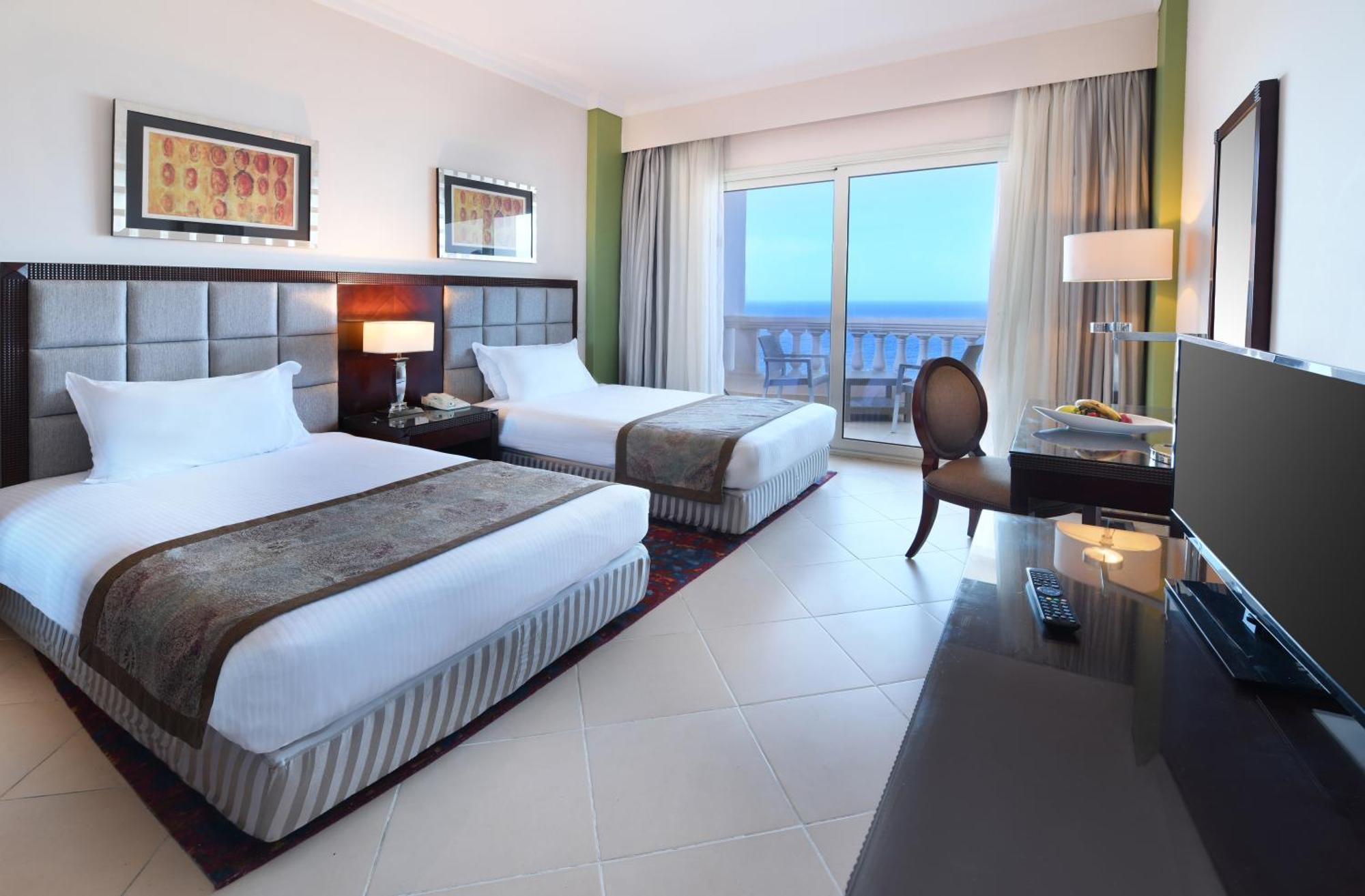 Tolip Hotel Alexandria Exterior foto A room at the resort